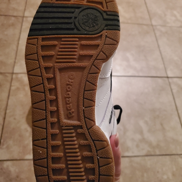 Sneaker - Picture 3 of 3